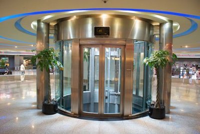 Панорамный лифт – увлекательный аттракцион внутри здания