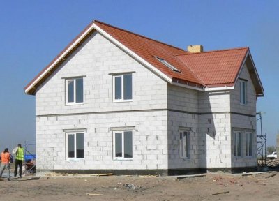 Как происходит строительство дома с использованием блоков «Поревит»?